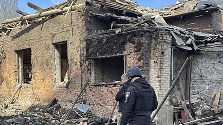 Ουκρανία: Έξι νεκροί και δέκα τραυματίες από ρωσικό βομβαρδισμό στην Κοσταντίνιβκα