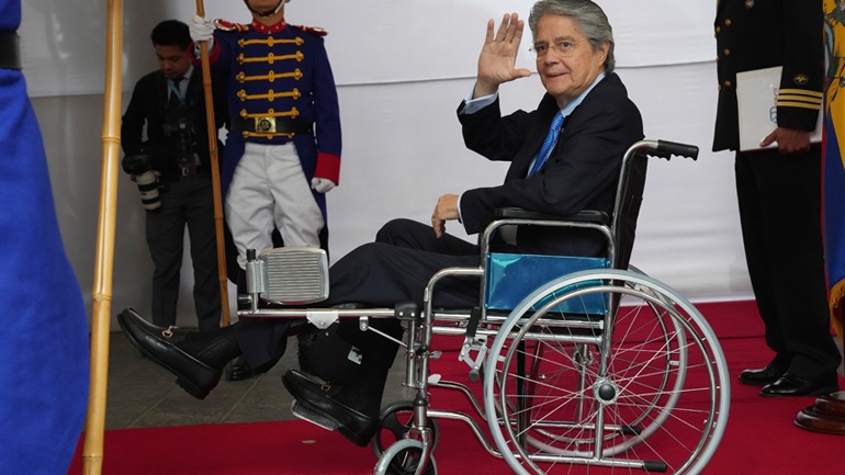 Ο πρόεδρος του Ισημερινού εγκρίνει την οπλοφορία και την οπλοχρησία των πολιτών