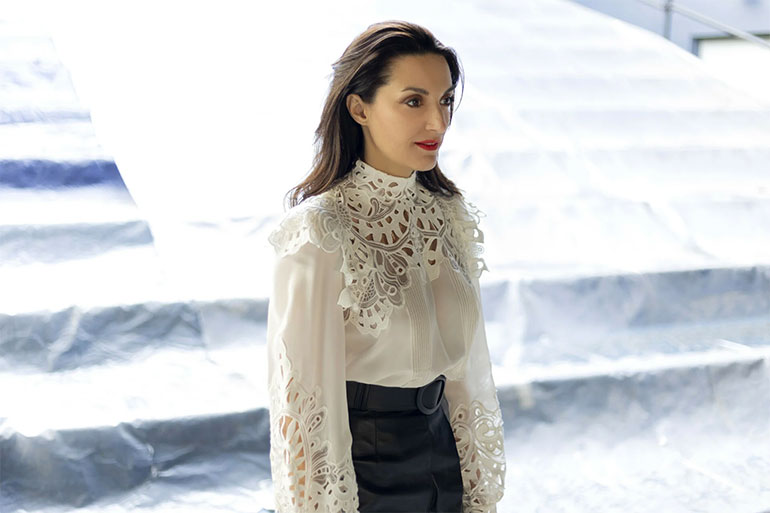 H Κατερίνα Ευαγγελάτου σκηνοθετεί τον «Ιππόλυτο» που θα ανέβει στο θέατρο της Αρχαίας Επιδαύρου. © Ιωάννα Χατζηανδρέου