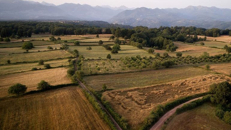 Οι Ευρωπαΐοι εγκαταλείπουν ταχύτατα τα χωράφια και τους σταύλους τους