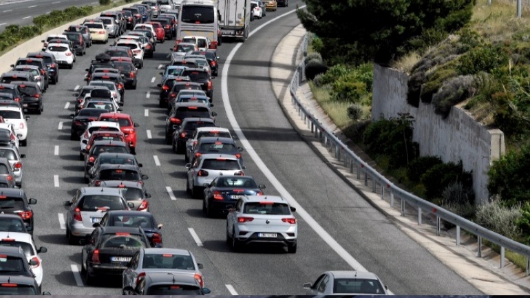 Μποτιλιάρισμα στην Αττική Οδό μετά από τροχαίο
