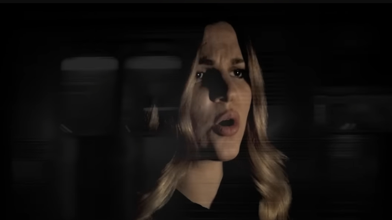 «Μανούλα μου θα στείλω»: H Βιολέτα Νταγκάλου γίνεται η φωνή των ψυχών στα Τέμπη