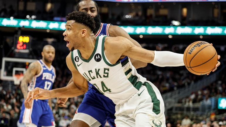 Ο Αντετοκούνμπο με 33αρα διέλυσε τους Σίξερς