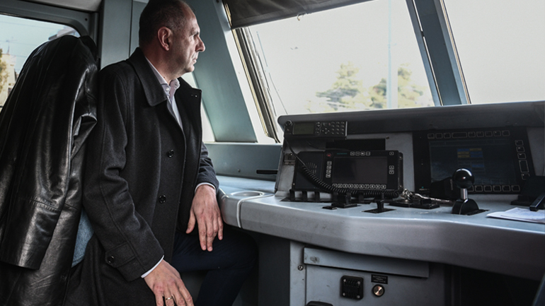 Στο πρώτο δρομολόγιο Αθήνα – Καλαμπάκα ο Γεραπετρίτης