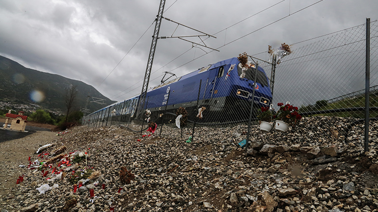 Η στιγμή που το Intercity πέρασε από το σημείο της τραγωδίας των Τεμπών