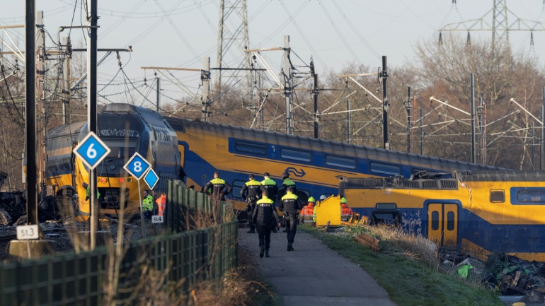 Εκτροχιασμός τρένου στην Ολλανδία – Ένας νεκρός, τριάντα τραυματίες Εκτροχιασμός τρένου στην Ολλανδία – Ένας νεκρός, τριάντα τραυματίες