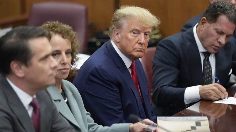 Τραμπ: Η επόμενη μέρα και το ενδεχόμενο δίκης – Βυθίζονται στην αβεβαιότητα οι προεδρικές εκλογές του 2024 Τραμπ: Η επόμενη μέρα και το ενδεχόμενο δίκης – Βυθίζονται στην αβεβαιότητα οι προεδρικές εκλογές του 2024