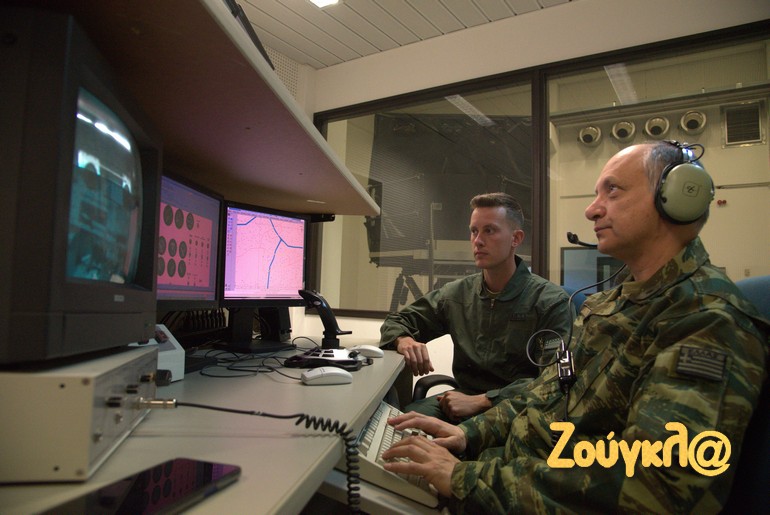 Εκπαιδευτής και εκπαιδευόμενος οδηγός άρματος