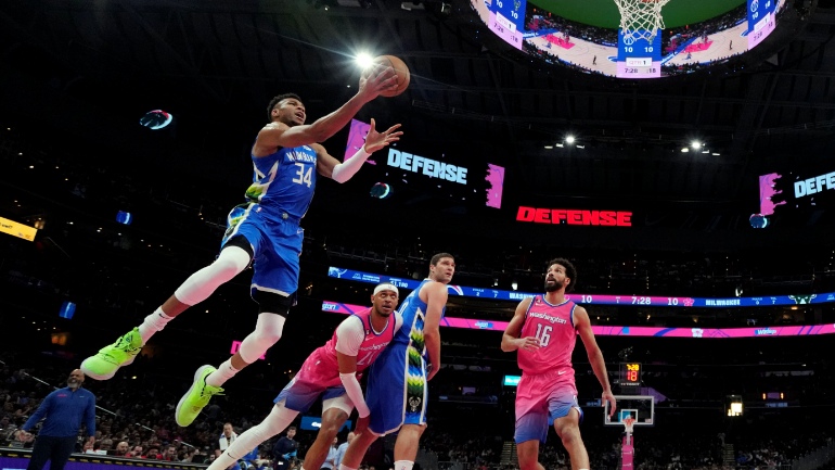 Ασταμάτητος Γιάννης με triple double, αγκαλιά με την πρωτιά οι Μπάκς