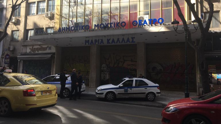 Eκκενώθηκε από την αστυνομία το θέατρο Ολύμπια στην Ακαδημίας
