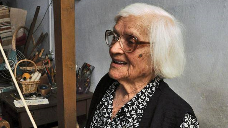 Ικαρία: Έφυγε από τη ζωή η κυρά του αργαλειού σε ηλικία 112 ετών