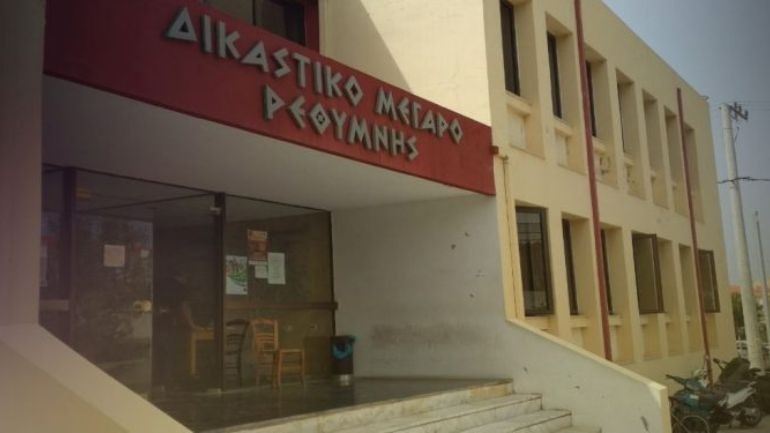 Διαφωνία εισαγγελέα και ανακρίτριας για την προφυλάκιση του τράπερ που κατηγορείται για βιασμό 19χρονης