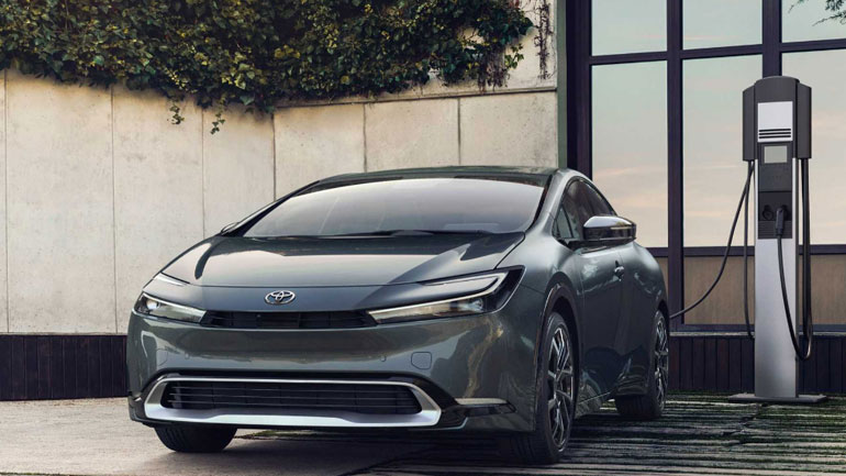 Η Toyota ετοιμάζει plug-in υβριδικά με 200χλμ. αυτονομία