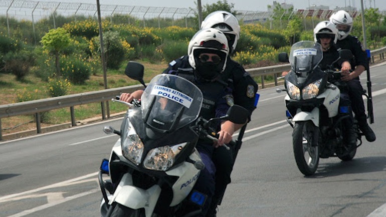 Συνελήφθησαν τέσσερα άτομα στη Β. Ελλάδα για παράνομη μεταφορά αλλοδαπών