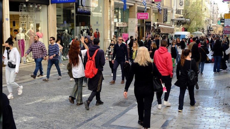 Σε πασχαλινούς ρυθμούς η αγορά – Σε ισχύ το εορταστικό ωράριο λειτουργίας των καταστημάτων