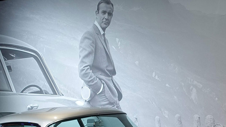 Τα 61 χρόνια ζωής του πράκτορα 007 μέσα από την εντυπωσιακή έκθεση «Bond In Motion»