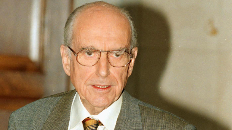 Πουλήθηκαν για 25.000 ευρώ τα γυαλιά του Ανδρέα Παπανδρέου