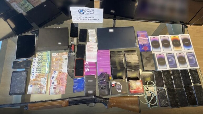 Εξαρθρώθηκε σπείρα που διέπραττε απάτες μέσω διαδικτύου