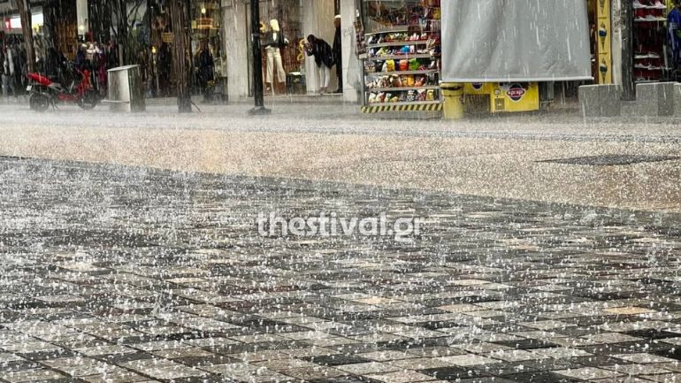 Έριξε χαλάζι στο κέντρο της Θεσσαλονίκης