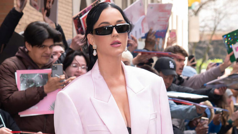 Η Katy Perry με το αγαπημένο hairstyle look των it girls