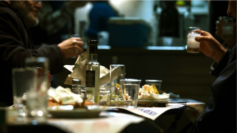 Πτολεμαΐδα: Έριξε πετρέλαιο και έβαλε φωτιά σε καφέ – ουζερί