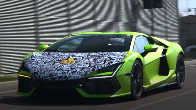 Δείτε για πρώτη φορά τη Lamborghini Revuelto των 1.015 ίππων σε δημόσιο δρόμο