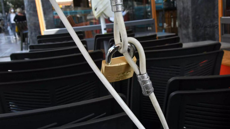 Δήμος Αθηναίων: Τριήμερο λουκέτο σε 10 καταστήματα εστίασης για παράνομα τραπεζοκαθίσματα