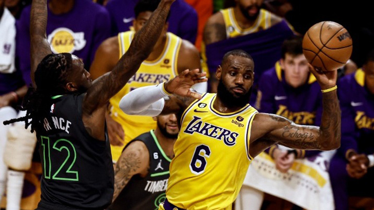 Λέικερς και Χοκς συνεχίζουν στα playoffs Λέικερς και Χοκς συνεχίζουν στα playoffs