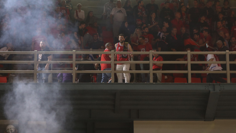 Βasketball Champions league: Ένταση στα Λιόσια ανάμεσα σε οπαδούς της ΑΕΚ και της Χάποελ