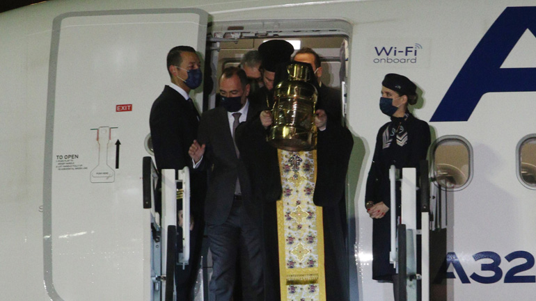 Το Άγιο Φως στην Αθήνα από τα Ιεροσόλυμα με ειδική πτήση το απόγευμα του Μ. Σαββάτου