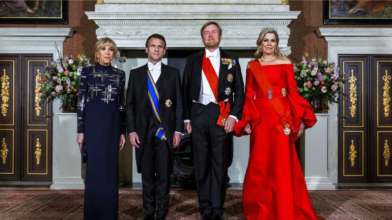 Το ζεύγος Μακρόν σε επίσημο δείπνο στο ολλανδικό παλάτι