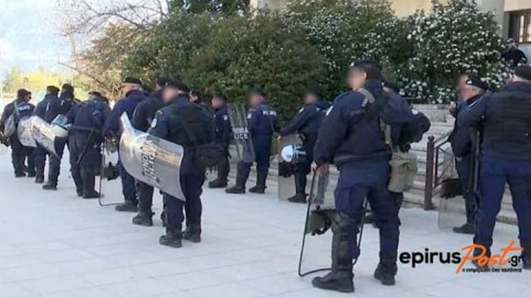 Προφυλακιστέοι οι πέντε από τους έξι συλληφθέντες για την αιματηρή συμπλοκή στα Σεισμόπληκτα Iωαννίνων