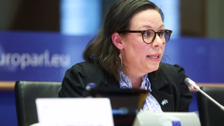 Σουηδή υπουργός Μετανάστευσης: «Πρέπει να ελαχιστοποιήσουμε την άφιξη νέων προσφύγων στη χώρα»