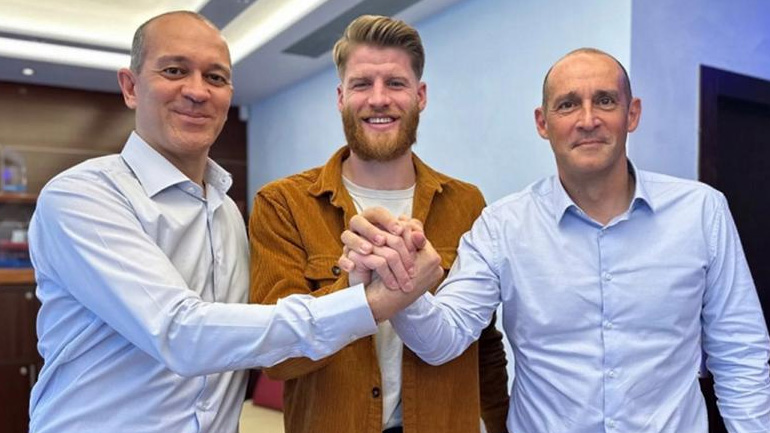 Ανανέωσε έως το 2027 στον Ολυμπιακό ο Γουόκαπ