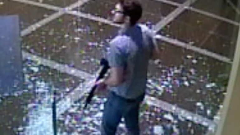 Ο μακελάρης του Λούιβιλ είχε ψυχικά προβλήματα, σύμφωνα με τους οικείους του – Αγρυπνία στη μνήμη των θυμάτων