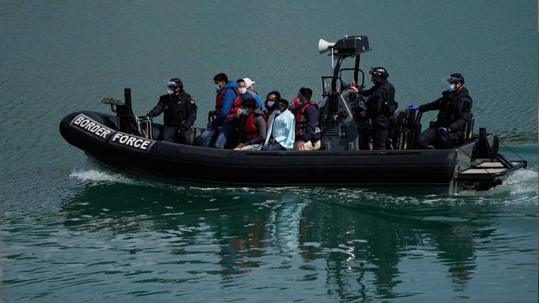 Δίωξη σε 19χρονο για τους θανάτους τεσσάρων μεταναστών σε ναυάγιο στη Μάγχη