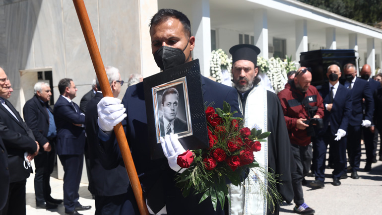 Το τελευταίο «αντίο» στον Γιώργο Μπόμπολα