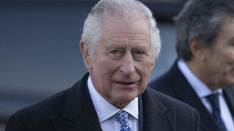 Ένοχος κρίθηκε 23χρονος που είχε πετάξει αυγά κατά του Βασιλιά Καρόλου