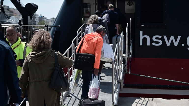 Συνεχίζεται η έξοδος των εκδρομέων του Πάσχα από τα λιμάνια της Αττικής