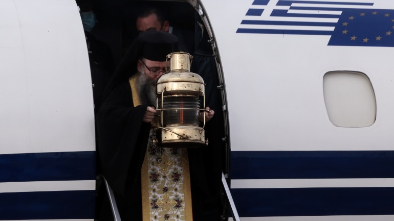 Το απόγευμα του Μ. Σαββάτου το Άγιο Φως στην Αθήνα με ειδική πτήση