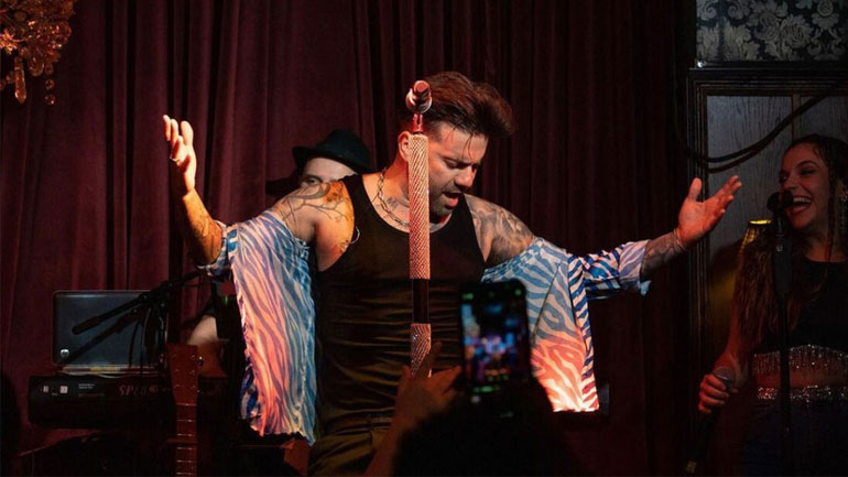 Στο νοσοκομείο ο τραγουδιστής Θοδωρής Μαραντίνης