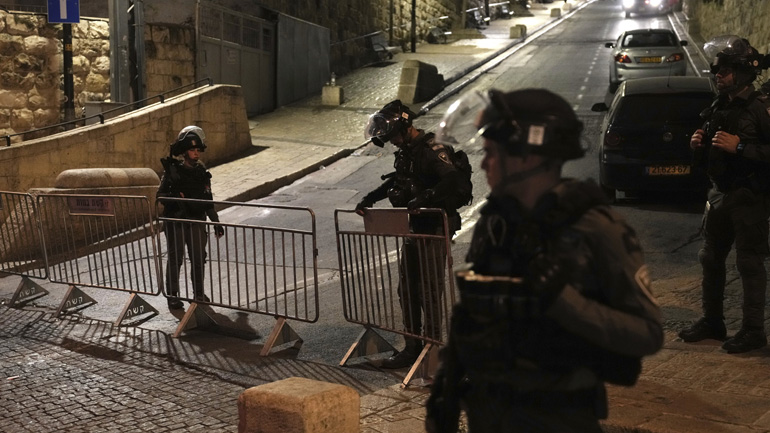 Ιερουσαλήμ: Πιστοί και τουρίστες προσπάθησαν να παραβιάσουν τα περιοριστικά μέτρα για να φτάσουν στον Ναό της Αναστάσεως