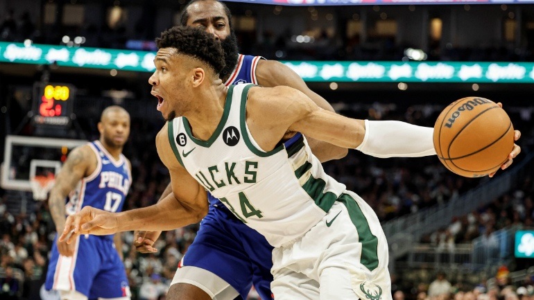 Γιάννης Αντετοκούνμπο: Κι επίσημα υποψήφιος για MVP στο NBA μαζί με Γιόκιτς και Εμπίντ