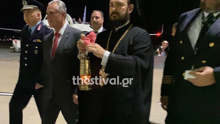 ‘Εφθασε το Άγιο Φως στη Θεσσαλονίκη