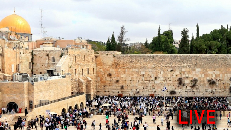 Live: Πλήθος πιστών στα Ιεροσόλυμα για την τελετή αφής του Αγίου Φωτός
