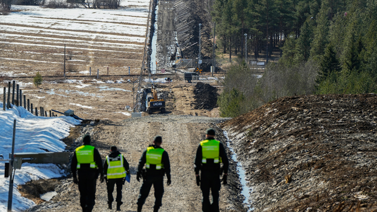 H Φινλανδία στήνει φράχτη στα νέα σύνορα του ΝΑΤΟ με τη Ρωσία
