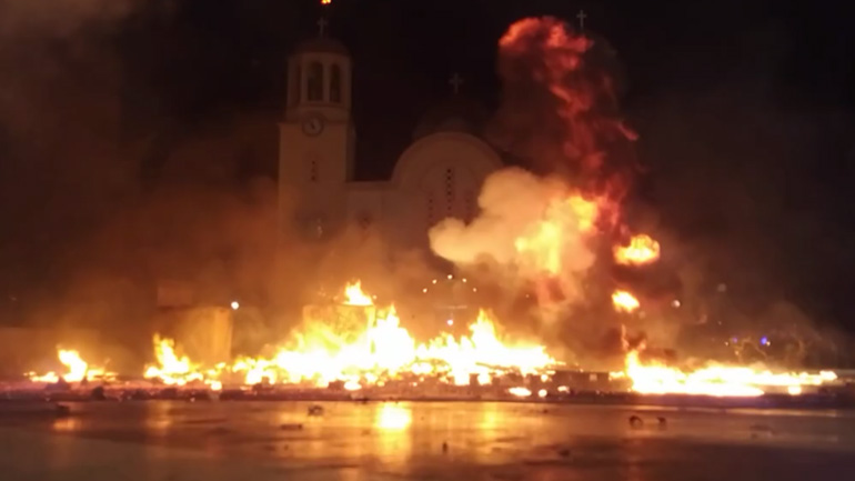 Κρήτη: Με μολότοφ και όπλα η Ανάσταση στη Νέα Αλικαρνασσό