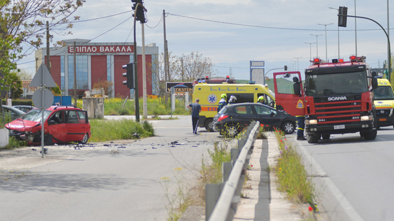 Τροχαίο με δύο τραυματίες έξω από την Λάρισα