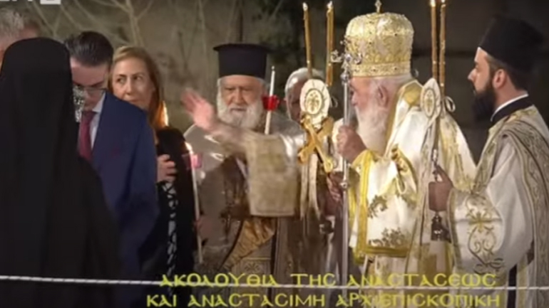 Ανάσταση 2023: Πήραν φωτιά τα μαλλιά της Μαριλίζας Ξενογιαννακοπούλου στη Μητρόπολη