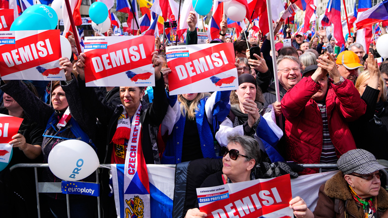 Αντικυβερνητική διαδήλωση στην Πράγα με αφορμή τον υψηλό πληθωρισμό και το κόστος της ενέργειας